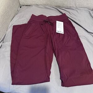 NWT LULULEMON Dance Studio Pant Size 4